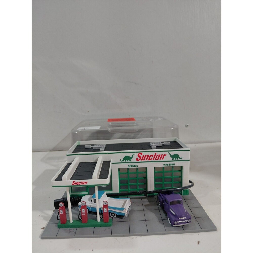 Menards 275-9414 HO Gauge Model Railroad Lighted Sinclair Gas Station Building